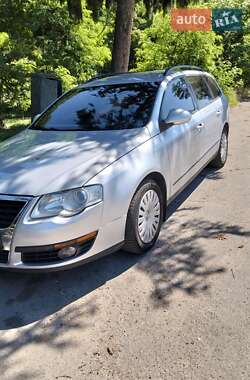 Универсал Volkswagen Passat 2006 в Житомире