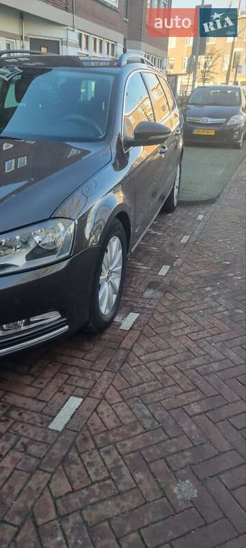 Універсал Volkswagen Passat 2012 в Тернополі