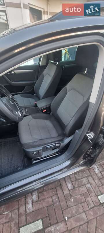 Універсал Volkswagen Passat 2012 в Тернополі