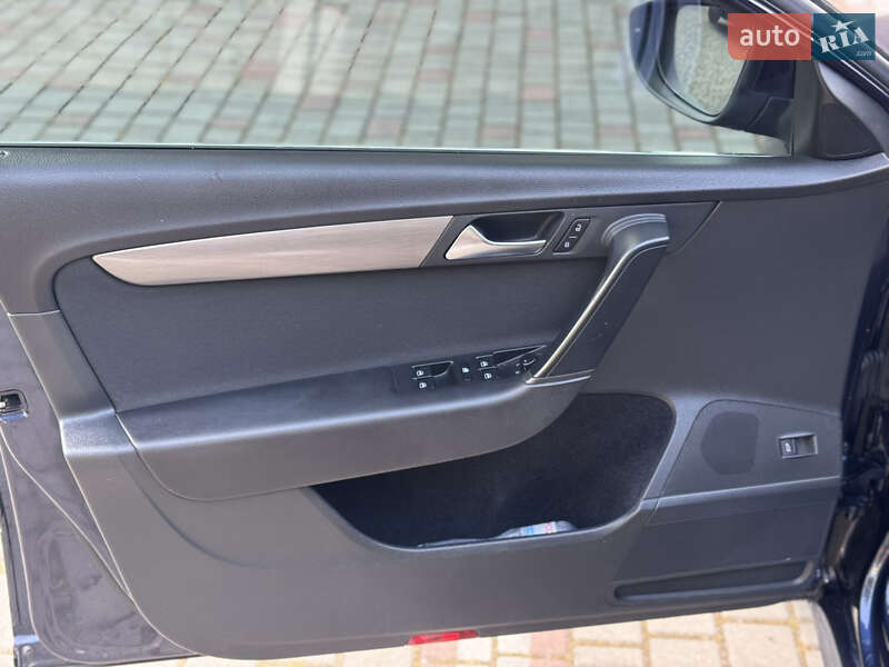 Универсал Volkswagen Passat 2011 в Ивано-Франковске