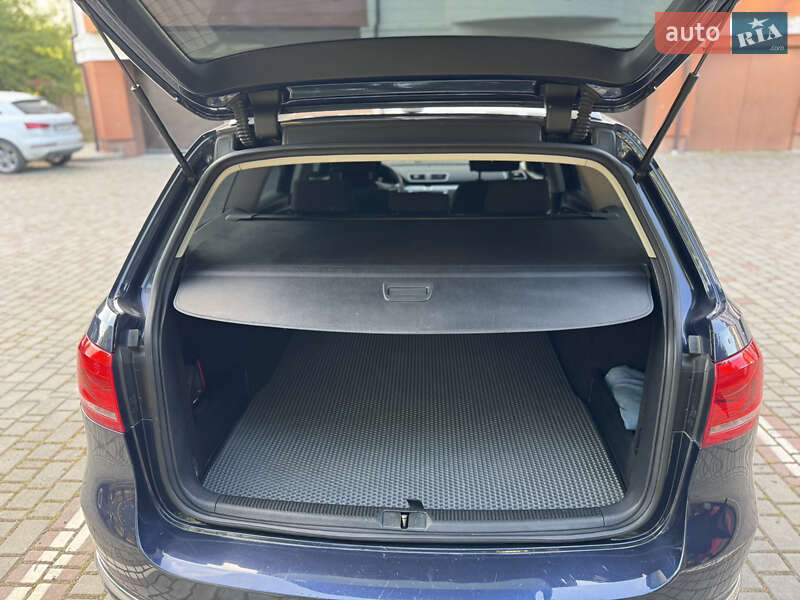Универсал Volkswagen Passat 2011 в Ивано-Франковске