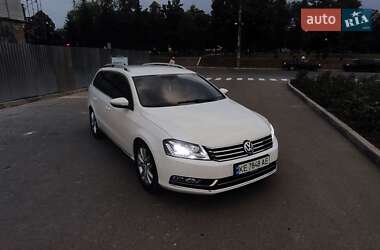 Універсал Volkswagen Passat 2011 в Ізюмі
