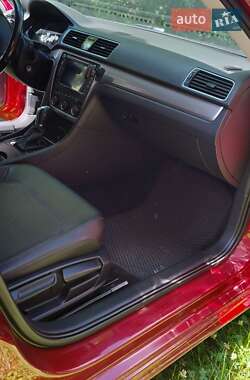 Седан Volkswagen Passat 2014 в 