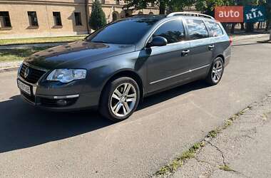 Універсал Volkswagen Passat 2010 в Миколаєві