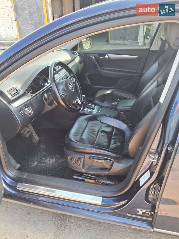 Універсал Volkswagen Passat 2011 в Луцьку