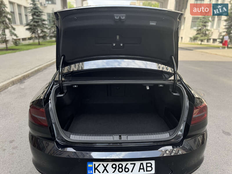 Седан Volkswagen Passat 2018 в Харькове