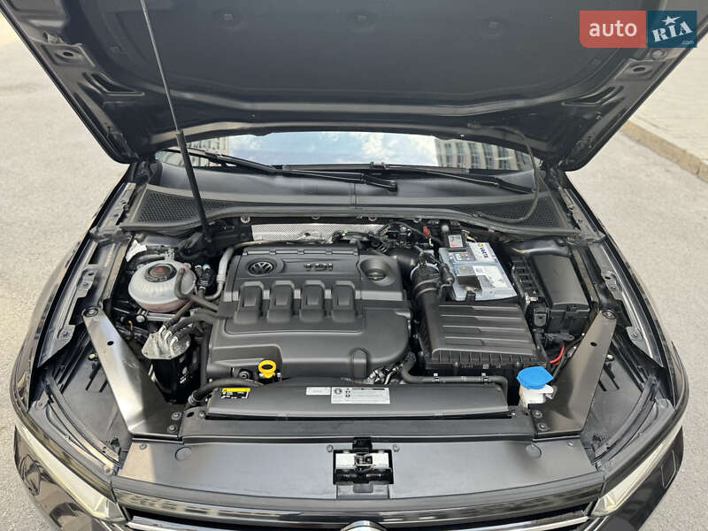 Седан Volkswagen Passat 2018 в Харькове
