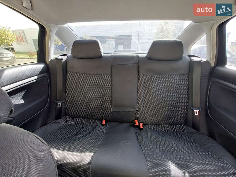 Седан Volkswagen Passat 2003 в Николаеве