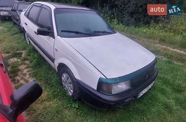 Седан Volkswagen Passat 1988 в Бобрке