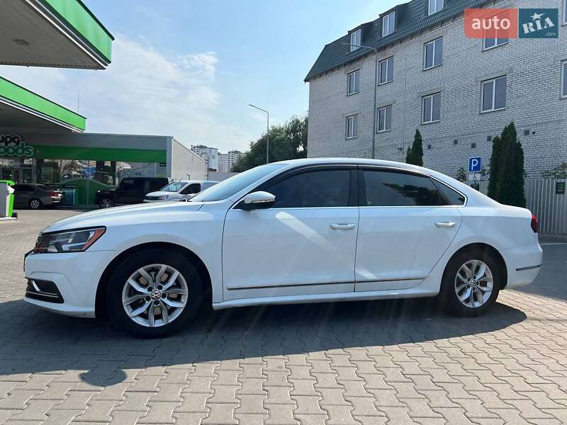 Седан Volkswagen Passat 2016 в Києві