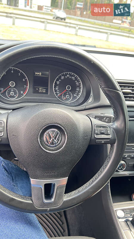 Седан Volkswagen Passat 2015 в Киеве