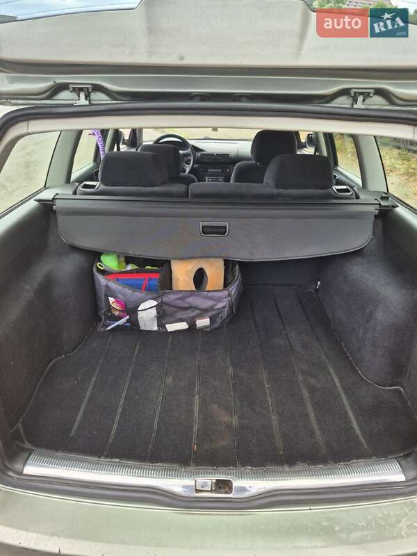 Универсал Volkswagen Passat 2002 в Вижнице