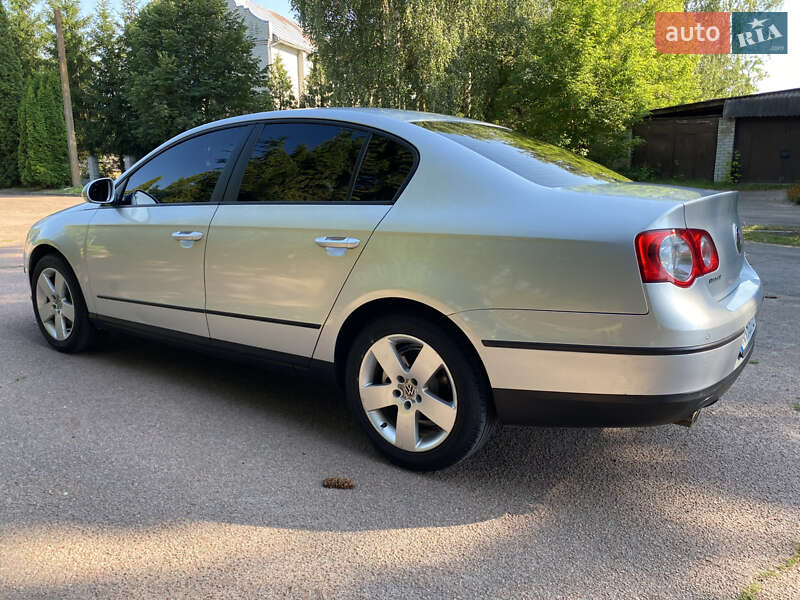Седан Volkswagen Passat 2008 в Житомирі