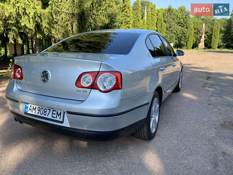 Седан Volkswagen Passat 2008 в Житомирі