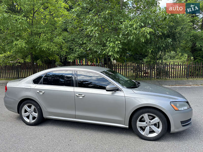 Седан Volkswagen Passat 2013 в Львове