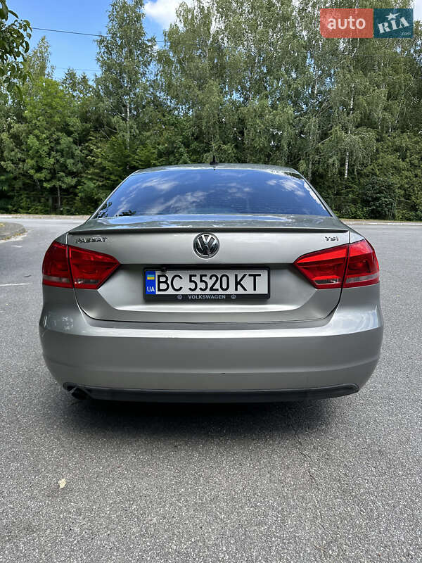 Седан Volkswagen Passat 2013 в Львове