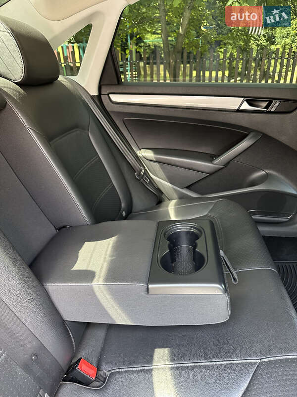 Седан Volkswagen Passat 2013 в Львове