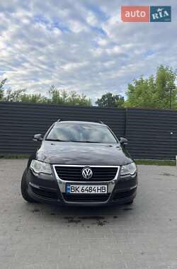 Універсал Volkswagen Passat 2010 в 