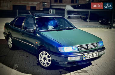 Седан Volkswagen Passat 1994 в Калуші