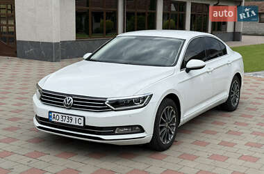 Седан Volkswagen Passat 2015 в Иршаве