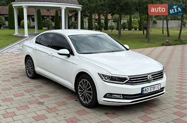 Седан Volkswagen Passat 2015 в Иршаве