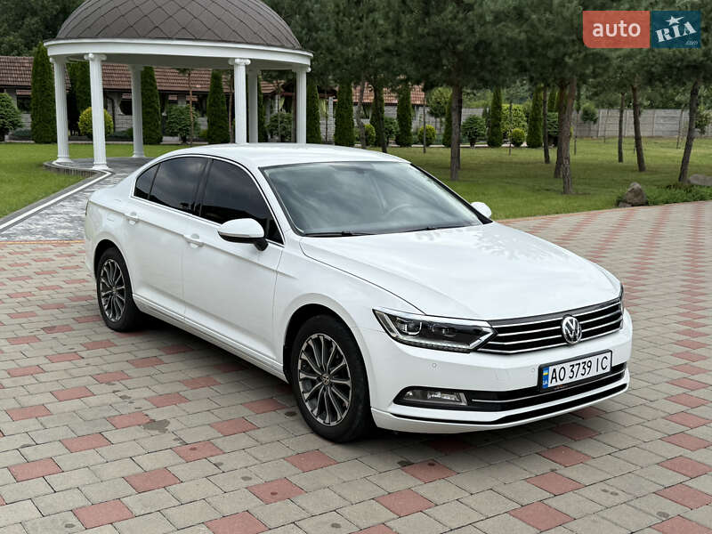 Седан Volkswagen Passat 2015 в Иршаве