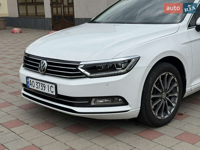 Седан Volkswagen Passat 2015 в Иршаве