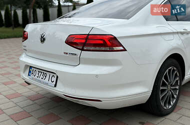 Седан Volkswagen Passat 2015 в Иршаве