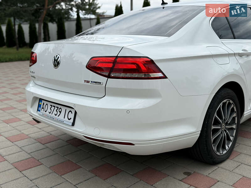 Седан Volkswagen Passat 2015 в Иршаве