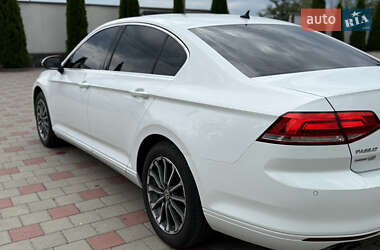 Седан Volkswagen Passat 2015 в Иршаве