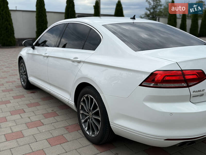 Седан Volkswagen Passat 2015 в Иршаве