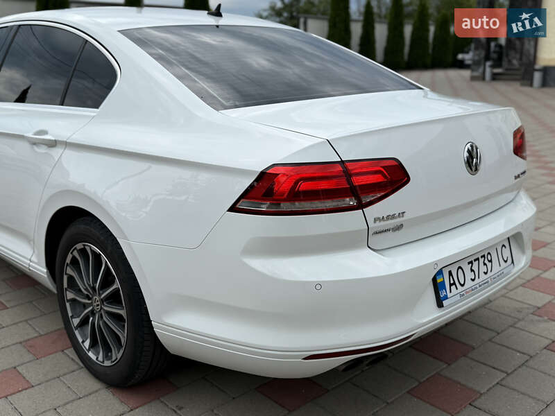 Седан Volkswagen Passat 2015 в Иршаве