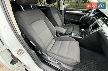 Седан Volkswagen Passat 2015 в Иршаве