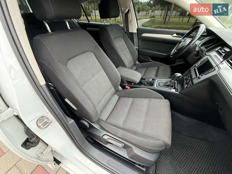 Седан Volkswagen Passat 2015 в Иршаве