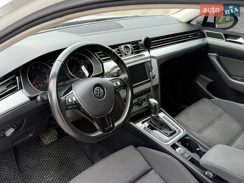 Седан Volkswagen Passat 2015 в Иршаве