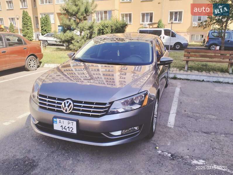 Седан Volkswagen Passat 2012 в Києві