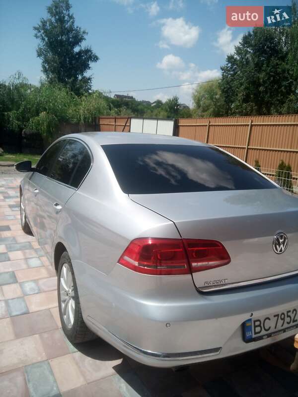 Седан Volkswagen Passat 2013 в Хмельницькому