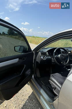 Седан Volkswagen Passat 2012 в 