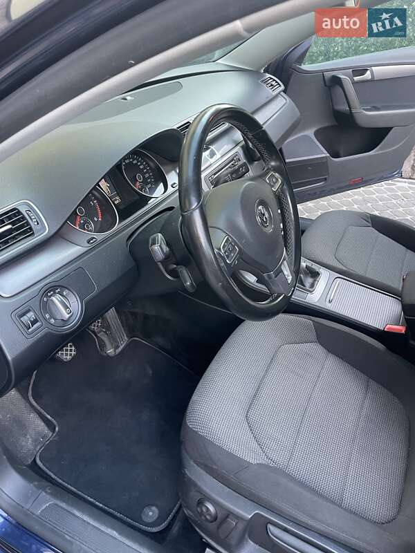 Седан Volkswagen Passat 2014 в Львове