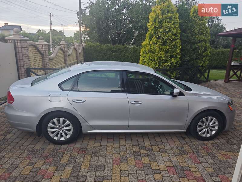 Седан Volkswagen Passat 2012 в Сторожинце