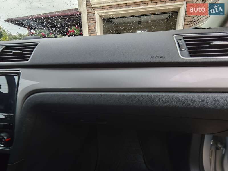 Седан Volkswagen Passat 2012 в Сторожинце