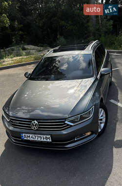 Універсал Volkswagen Passat 2017 в Житомирі