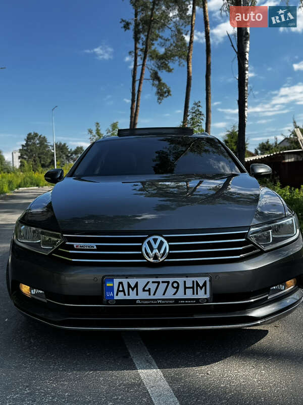 Універсал Volkswagen Passat 2017 в Житомирі