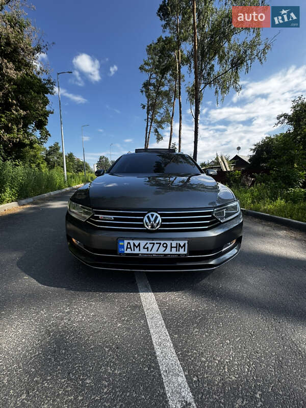Універсал Volkswagen Passat 2017 в Житомирі