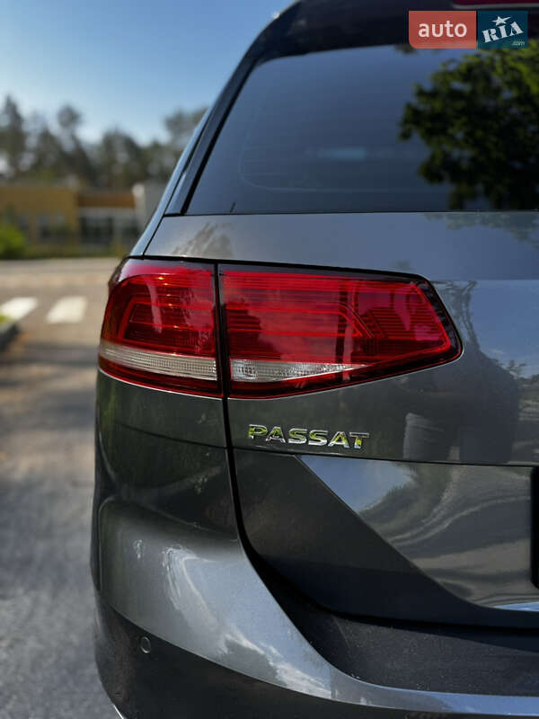 Універсал Volkswagen Passat 2017 в Житомирі