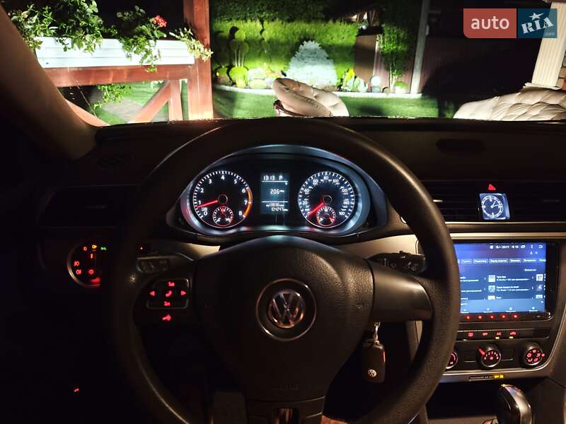 Седан Volkswagen Passat 2012 в Сторожинце