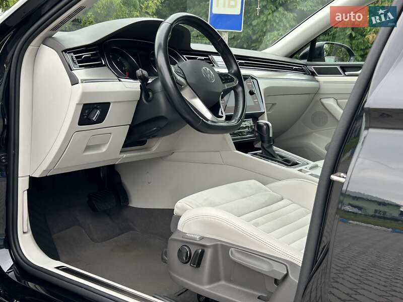 Седан Volkswagen Passat 2020 в Львове