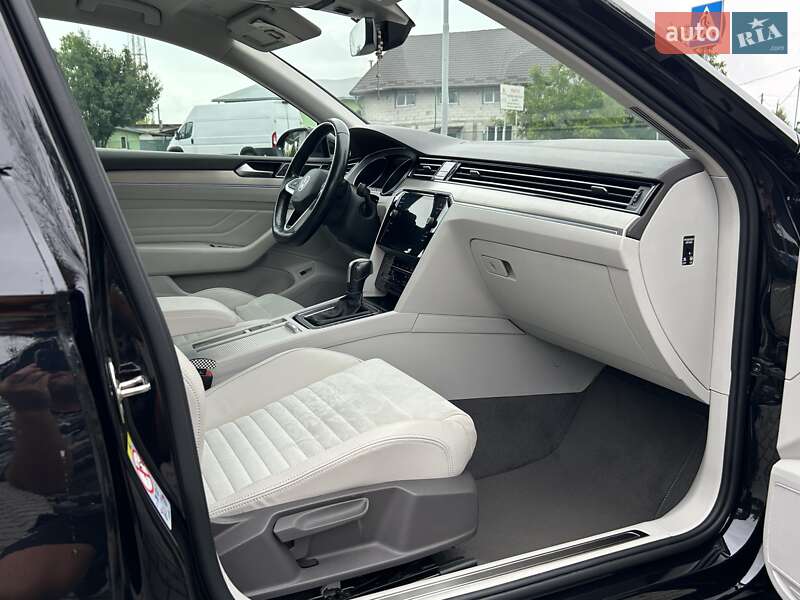 Седан Volkswagen Passat 2020 в Львове