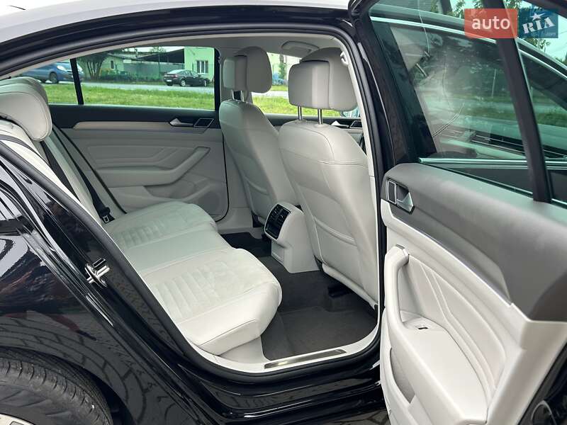 Седан Volkswagen Passat 2020 в Львове