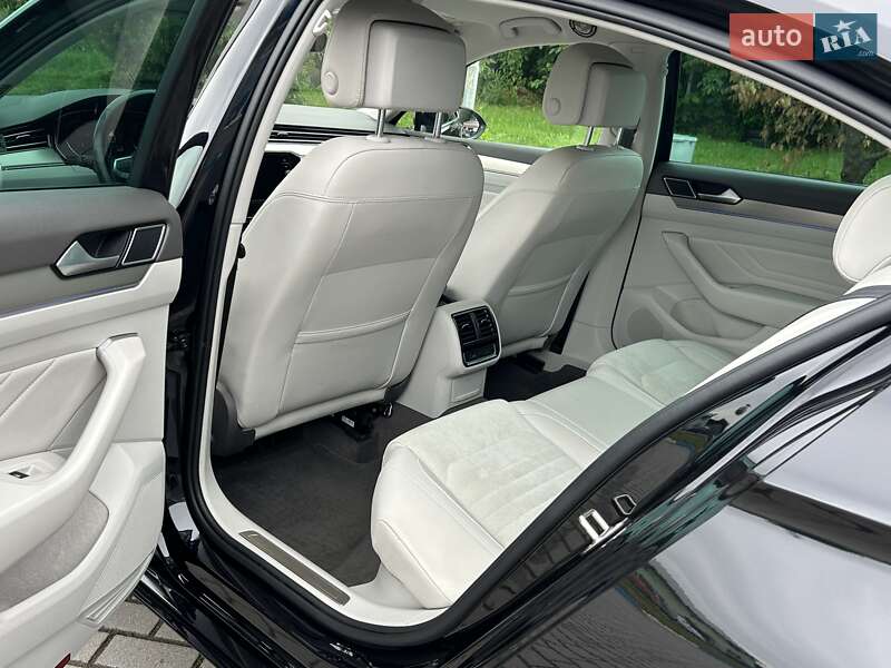 Седан Volkswagen Passat 2020 в Львове